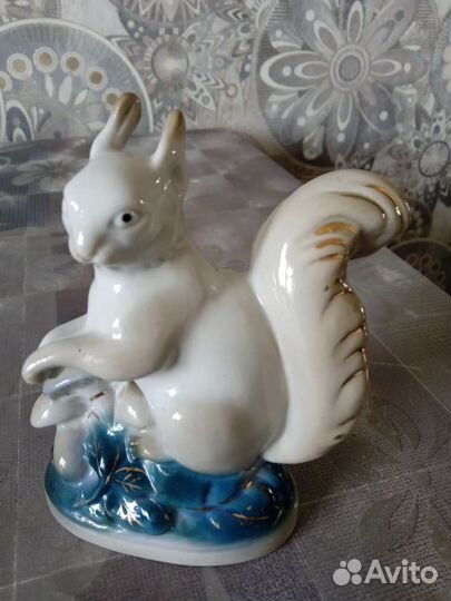 Статуэтка фарфор