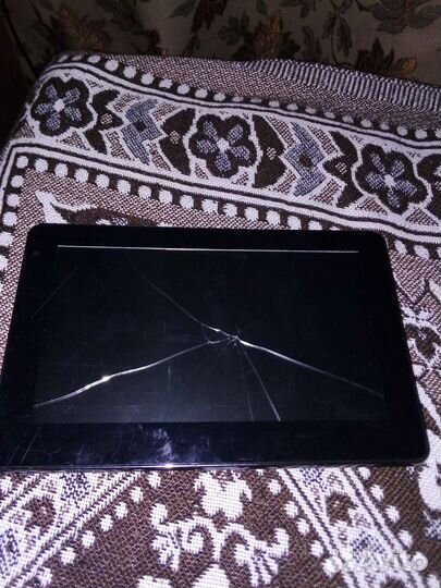 Продам три планшета у двух надо менять стекло у тр