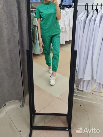 Женский медицинский костюм