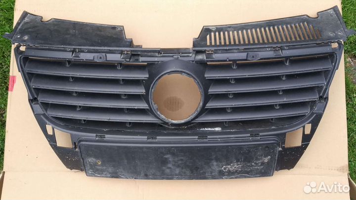 Решетка радиатора Passat B6