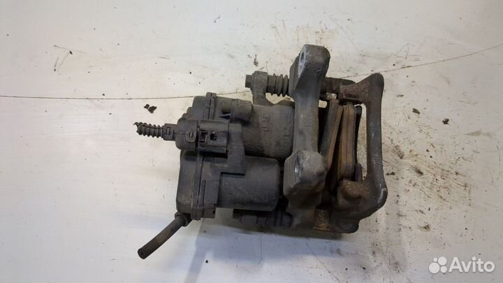 Суппорт левый задний Audi Q3, 2015