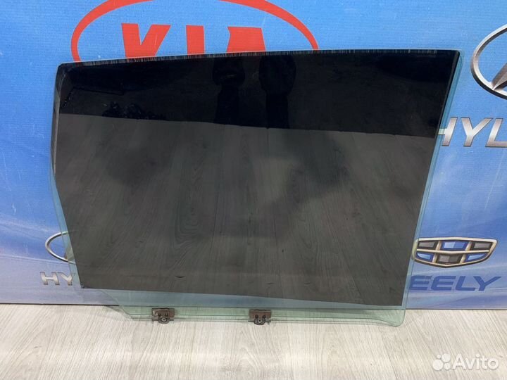 Стекло боковое двери Nissan note E11 Лев
