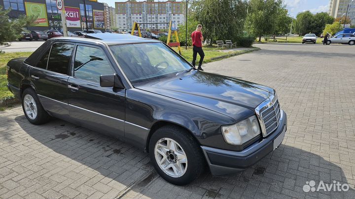Mercedes-Benz W124, 1990