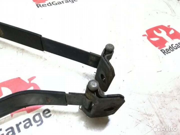 Крепление топливного бака Toyota Tundra UCK40