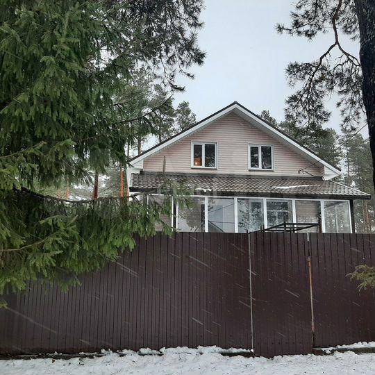 Коттедж 210 м² на участке 6,5 сот.