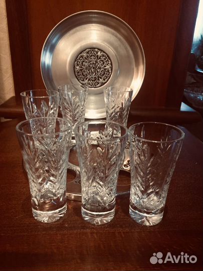 Подставка с рюмками 