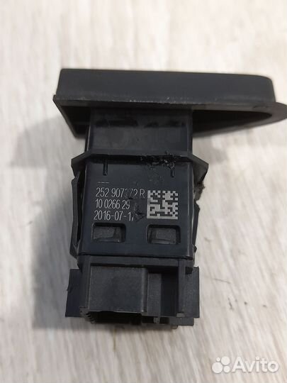 Кнопка аварийной сигнализации Renault duster