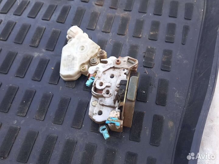 Замок двери nissan almera classic