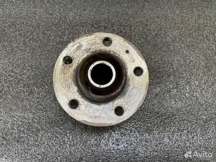 Ступица задняя левая Audi A4 B8 2.0 tfsi