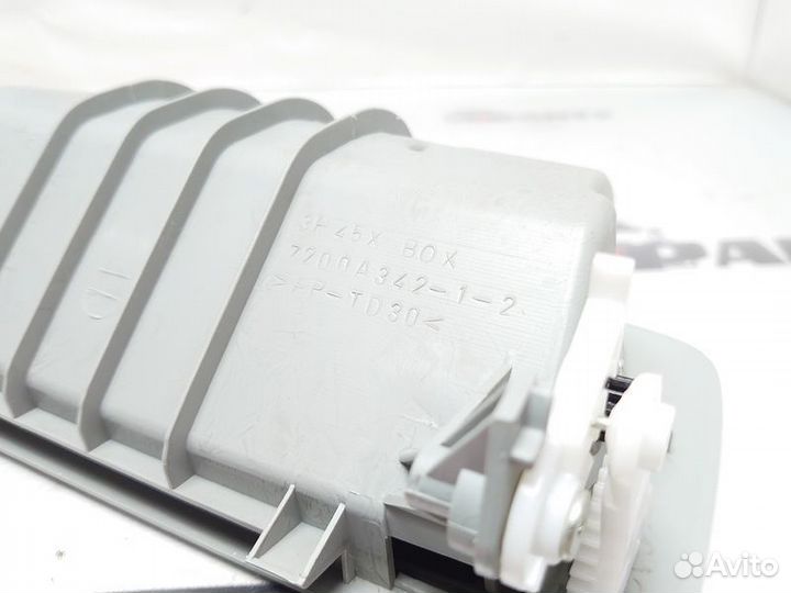 Очечник Mitsubishi Outlander II (2005—2009)