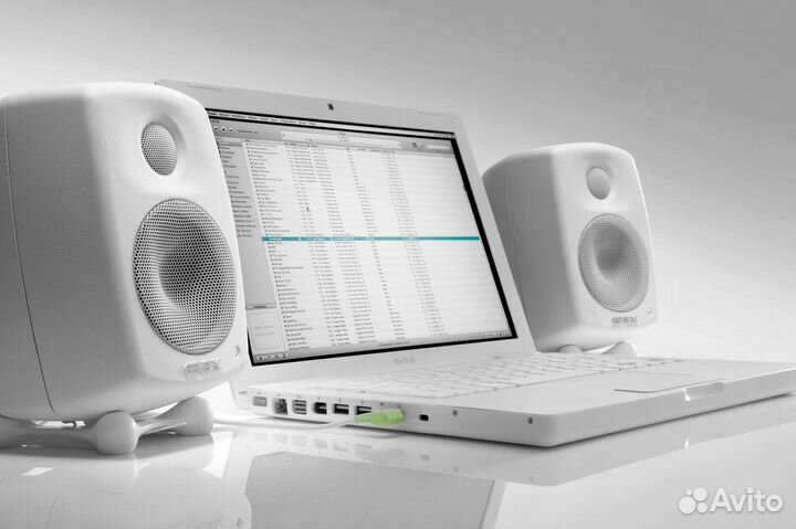 Полочная акустика Genelec G One polar white