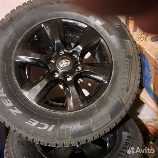 Pirelli Ice Zero 265/65 R17