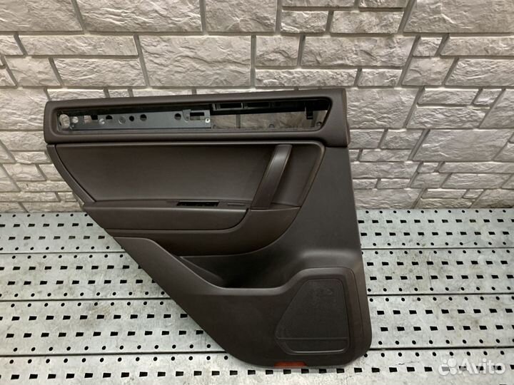 VW Touareg NF Обшивка двери задней левой и правой