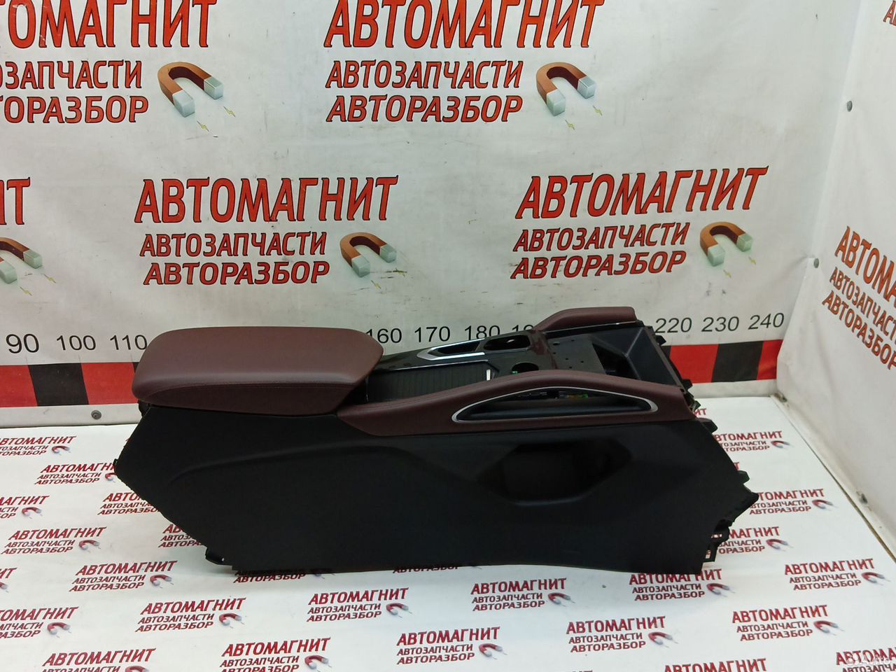 Подлокотник центральная консоль Джили Монжаро