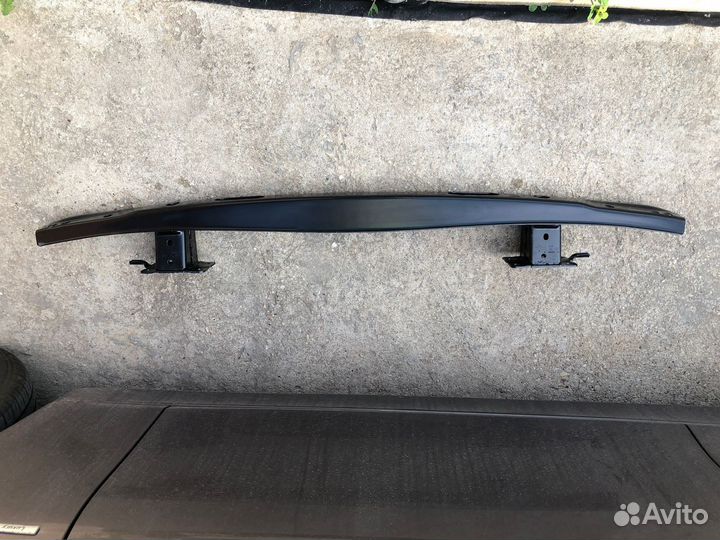 Усилитель бампера Volkswagen Transporter T6