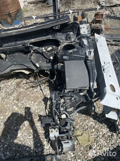 Передняя часть кузова Toyota Corolla E180