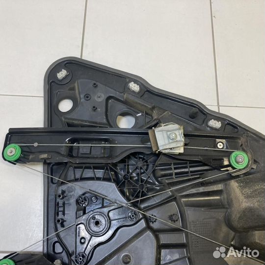 Стеклоподъемник электр. задний левый Volkswagen Touareg II (2010—2014)
