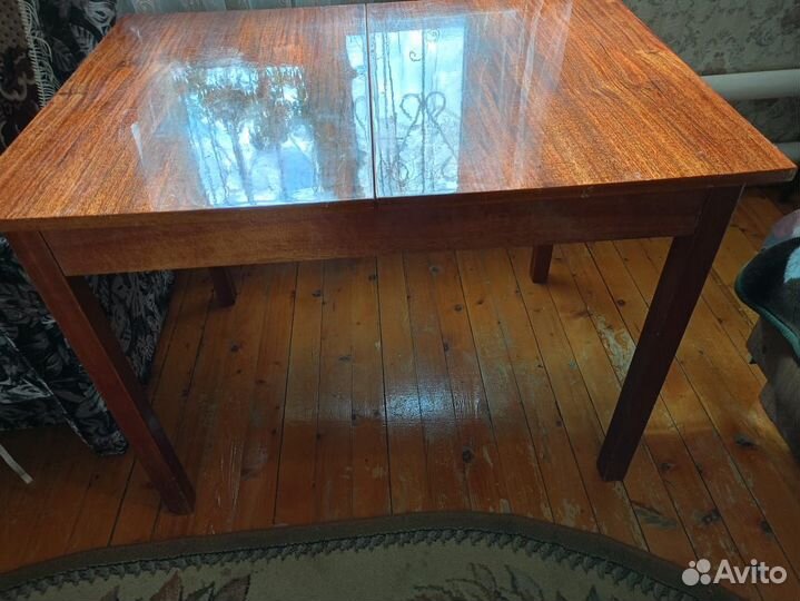Стол деревянный