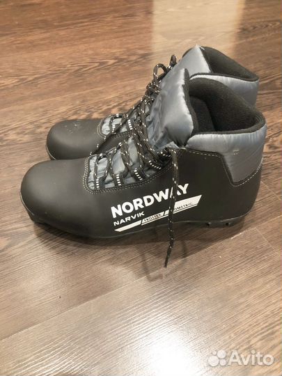 Лыжные ботинки