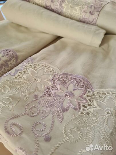 Комплект белого постельного белья 1.5