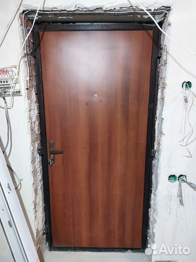 Дверь входная железная бу от застройщика