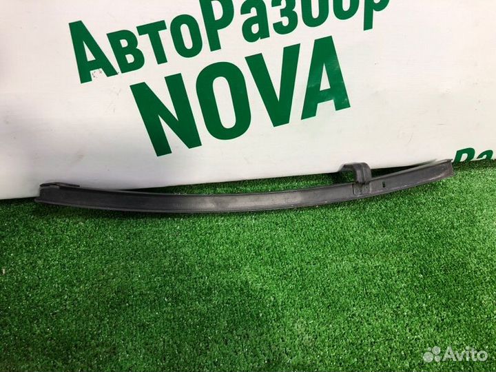 Направляющая стекла двери задняя левая Nissan