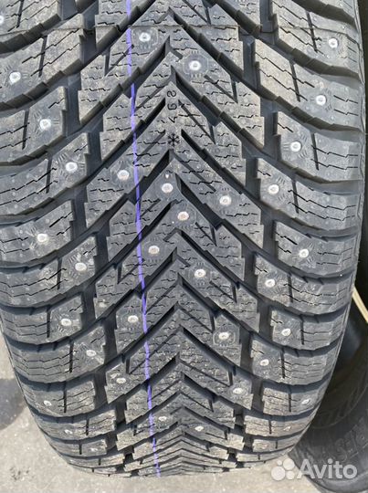 Nokian Tyres Hakkapeliitta 10p SUV 275/40 R21 и 315/35 R21 111T