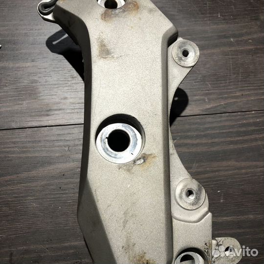 Левая накладка на раму Honda CB600F Hornet 07-12