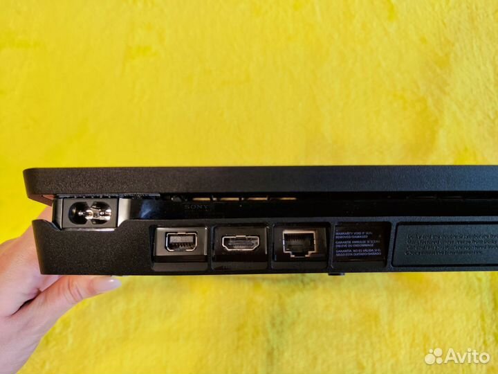 Sony PS4 slim + 2 геймпада