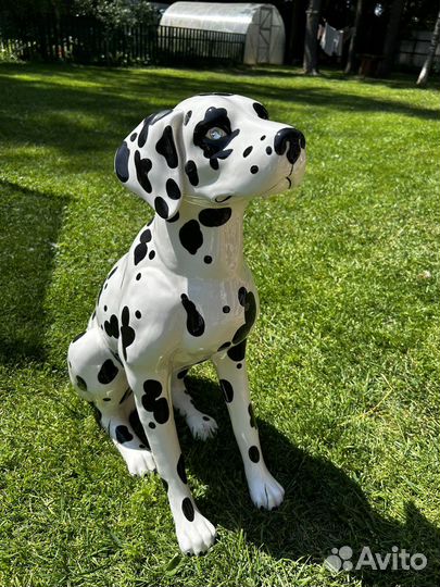 Статуя собака