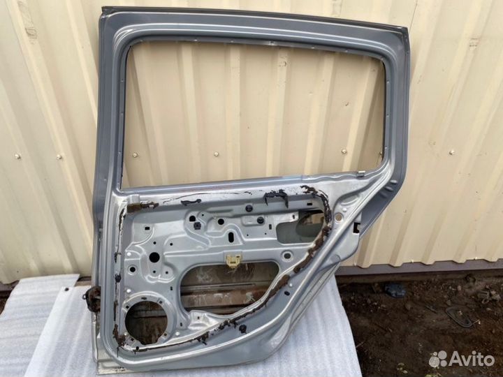 Дверь боковая задняя правая Renault Symbol