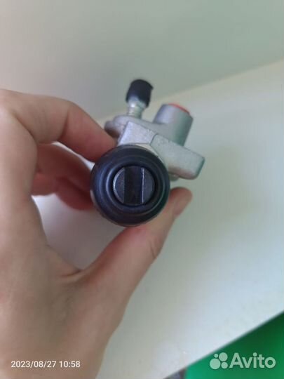 Тормозной цилиндр задний