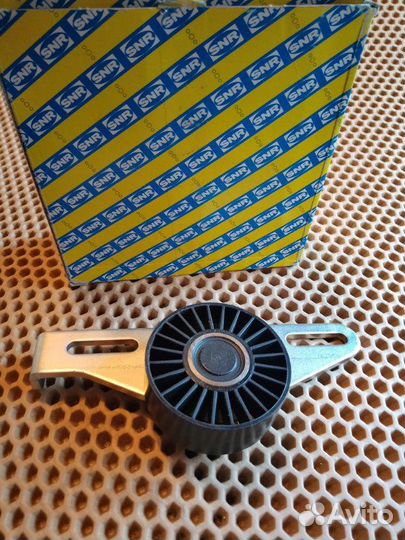 Ролик натяжной навесного оборудования Renault