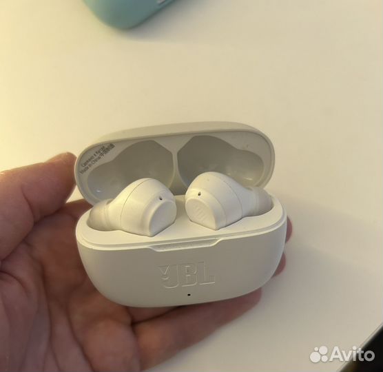 Беспроводные наушники JBL Wave 200TWS