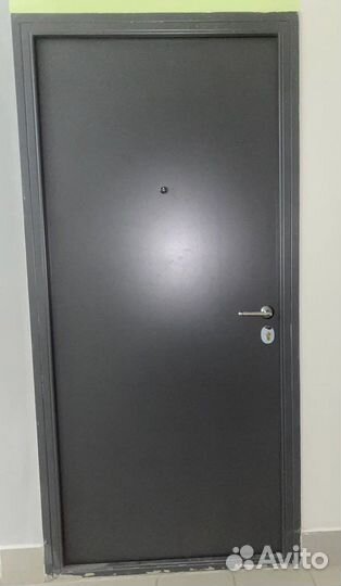 Дверь входная металлическая от застройщика
