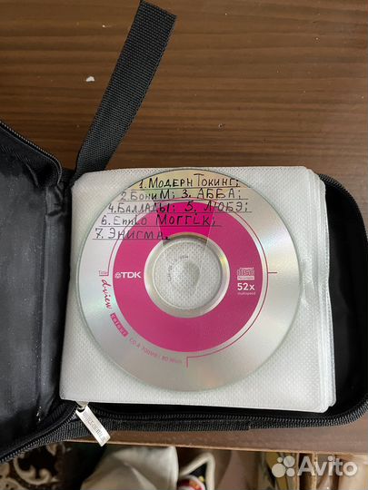 Коллекция cd дисков с музыкой