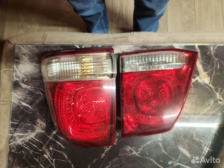 Задняя правая фара Toyota Land Cruiser 200