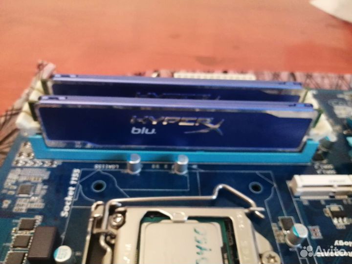 Материнская плата с процессором и памятью