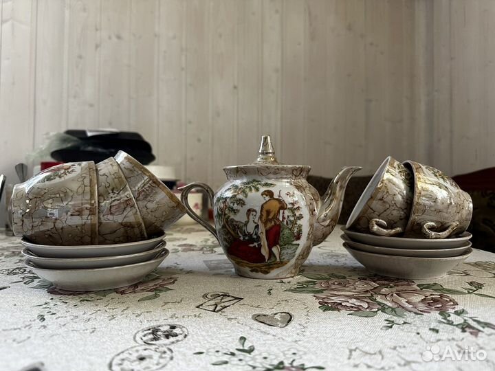 Фарфоровый чайный сервиз 