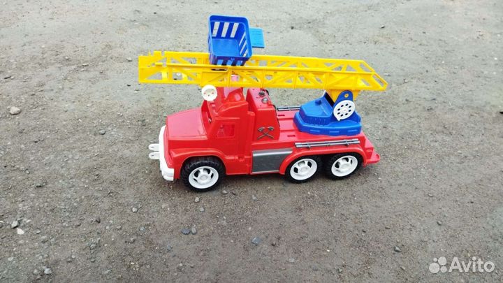 Грузовик и пожарная машина