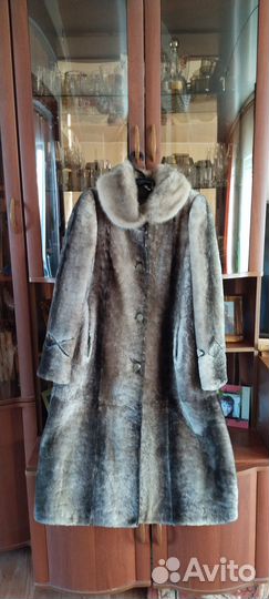Шуба цигейковая с норковым воротником.размер 52-54