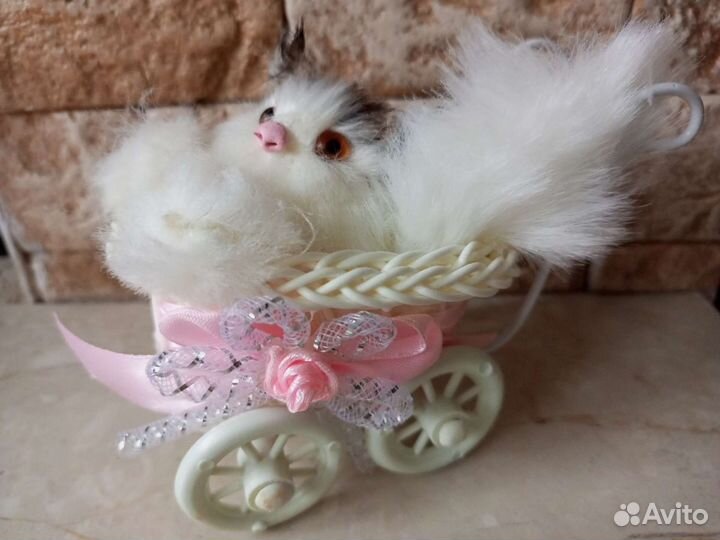 Сувенир игрушка котик в коляске