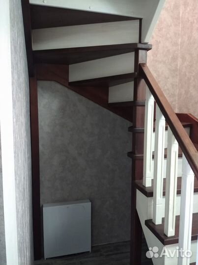 Лестница межэтажная деревянная на заказ под ключ