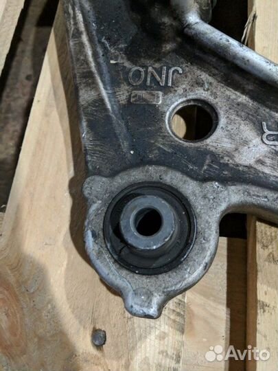 Рычаг подвески нижний передний правый Nissan Teana