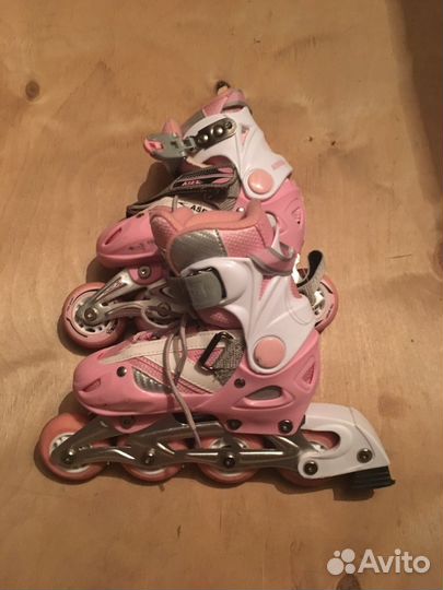 Роликовые коньки с комплектом защиты