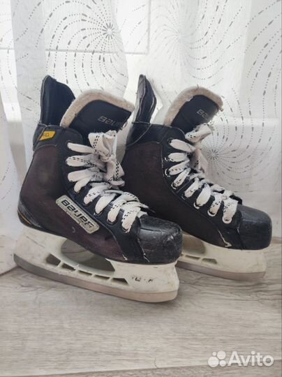 Хоккейный шлем BHH2100JR и коньки 33.5 bauer