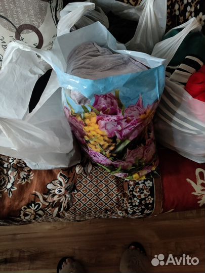 Вещи женские и кроссовки