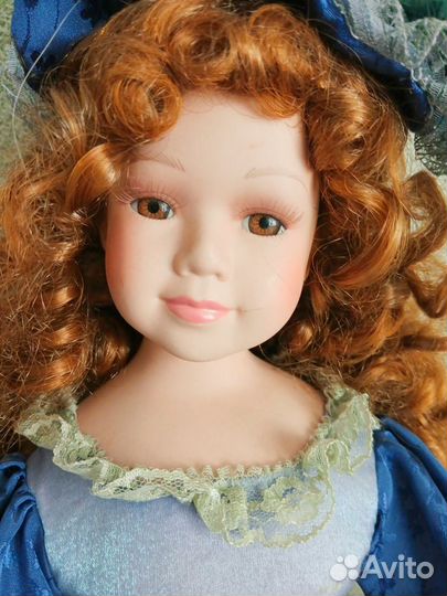 Кукла фарфоровая