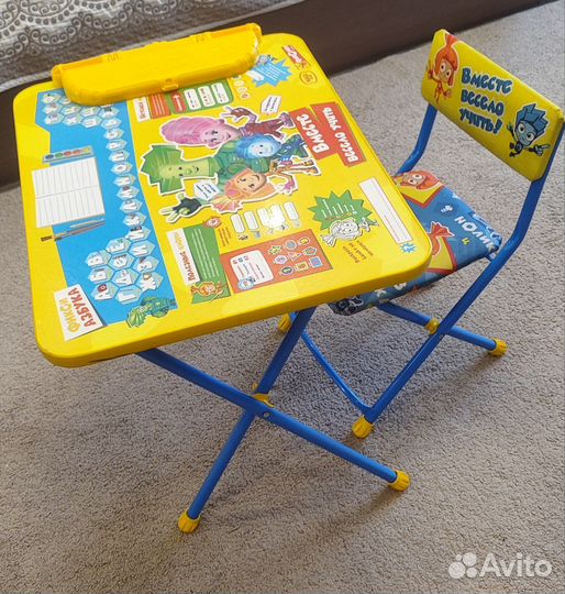 Детский стол и стул