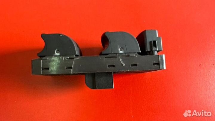 Блок управления стеклоподъемниками передний левый